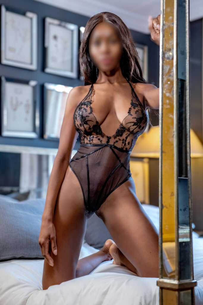 Luna Del Raye a Fly me to you ebony escort